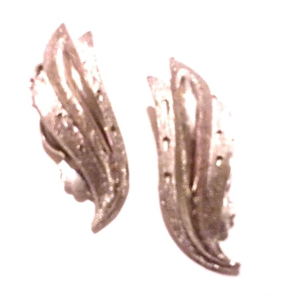 Vintage Silver Tone Diamond Cut Swirl Clip Earrings - Picture 1 of 4